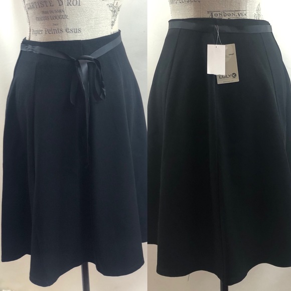 🛍️Accepting Offers 🛍️Luly K A Line Skirt🖤 - Picture 8 of 8